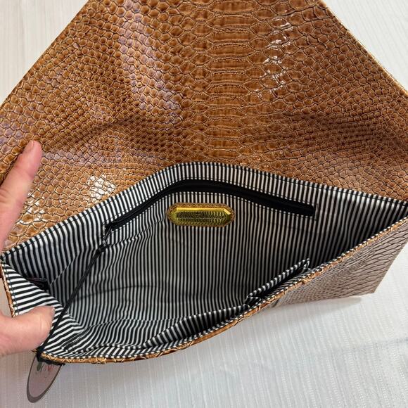 URBAN EXPRESSIONS Envelope Clutch Faux Snakeskin Vegan Leather NWT 14"x7" - Picture 3 of 4